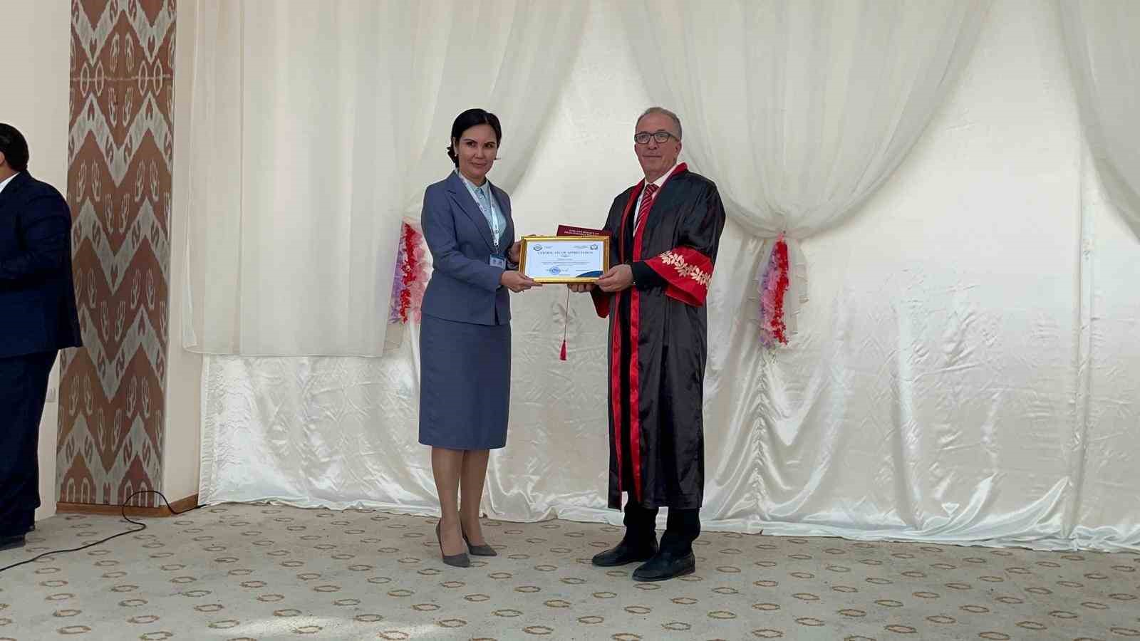 Rekt&ouml;r Uzun&rsquo;a &Ouml;zbekistan&rsquo;da &lsquo;Fahri Profes&ouml;r&rsquo; &uuml;nvanı verildi
