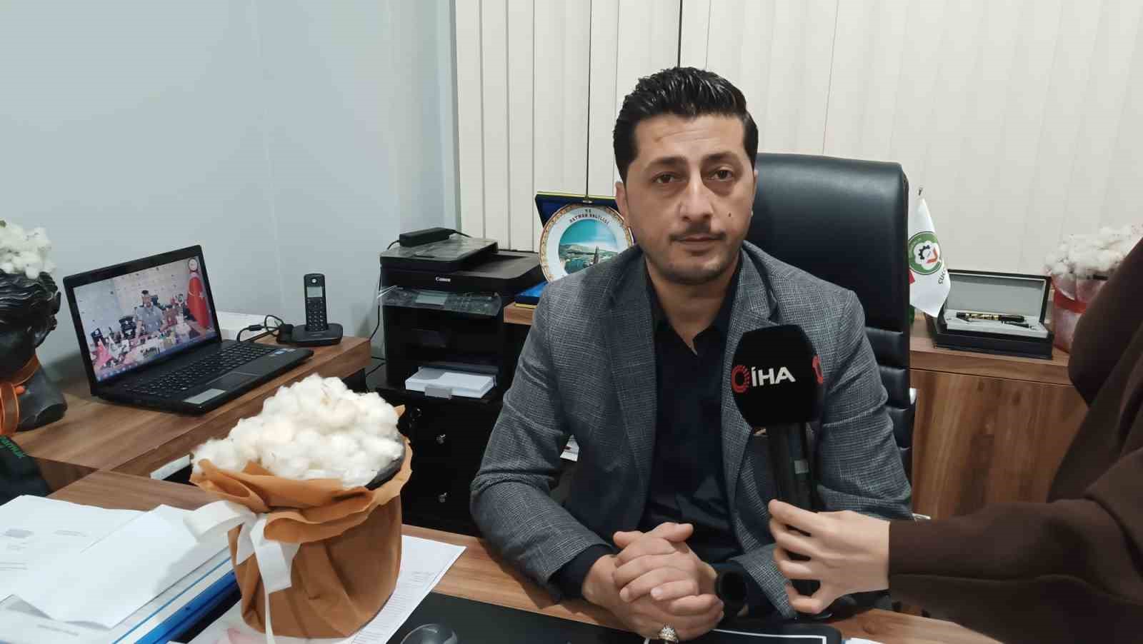 Beyaz altında rekolte y&uuml;ksekliği y&uuml;zleri g&uuml;ld&uuml;rd&uuml;
