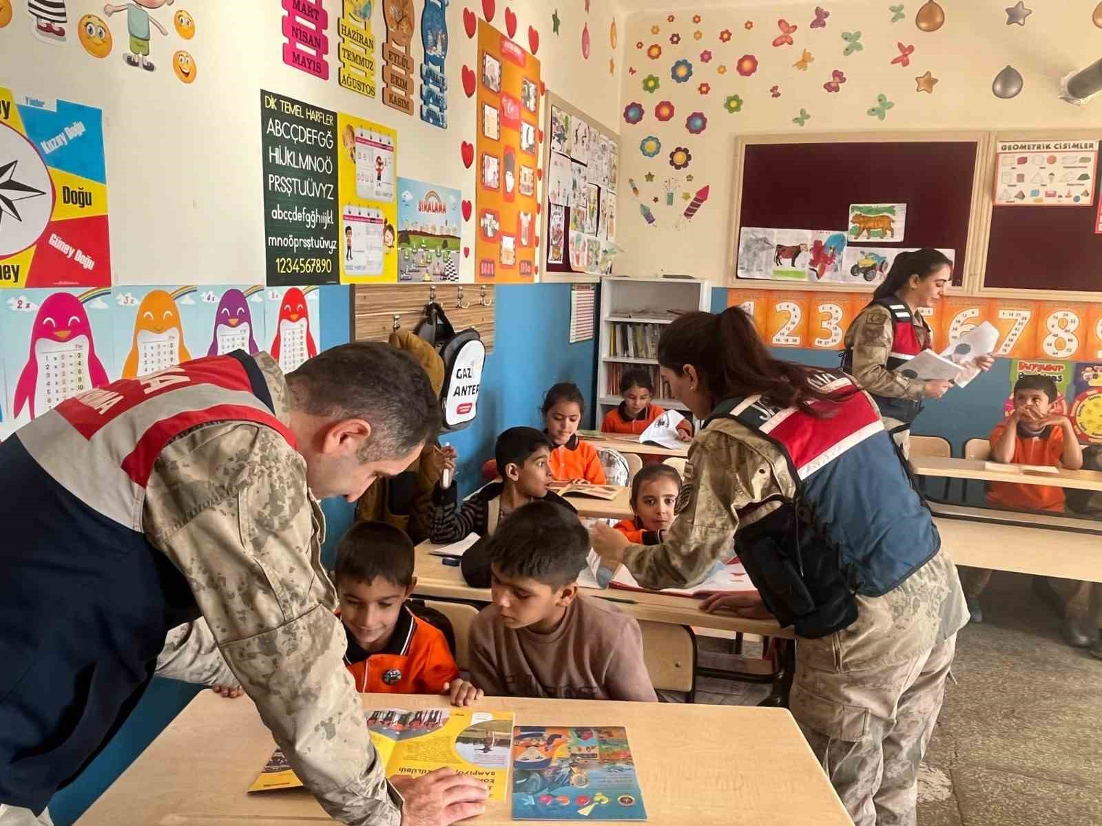 Jandarmadan 97 &ouml;ğrenciye farkındalık eğitimi
