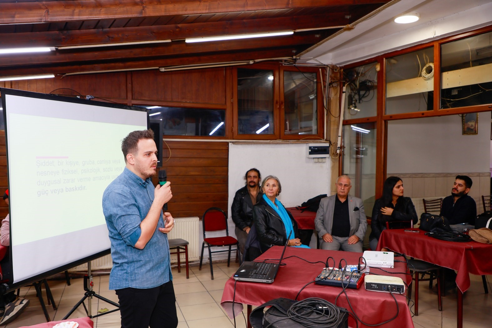 Yunusemre&rsquo;de şiddetle m&uuml;cadele ve iletişim semineri verildi
