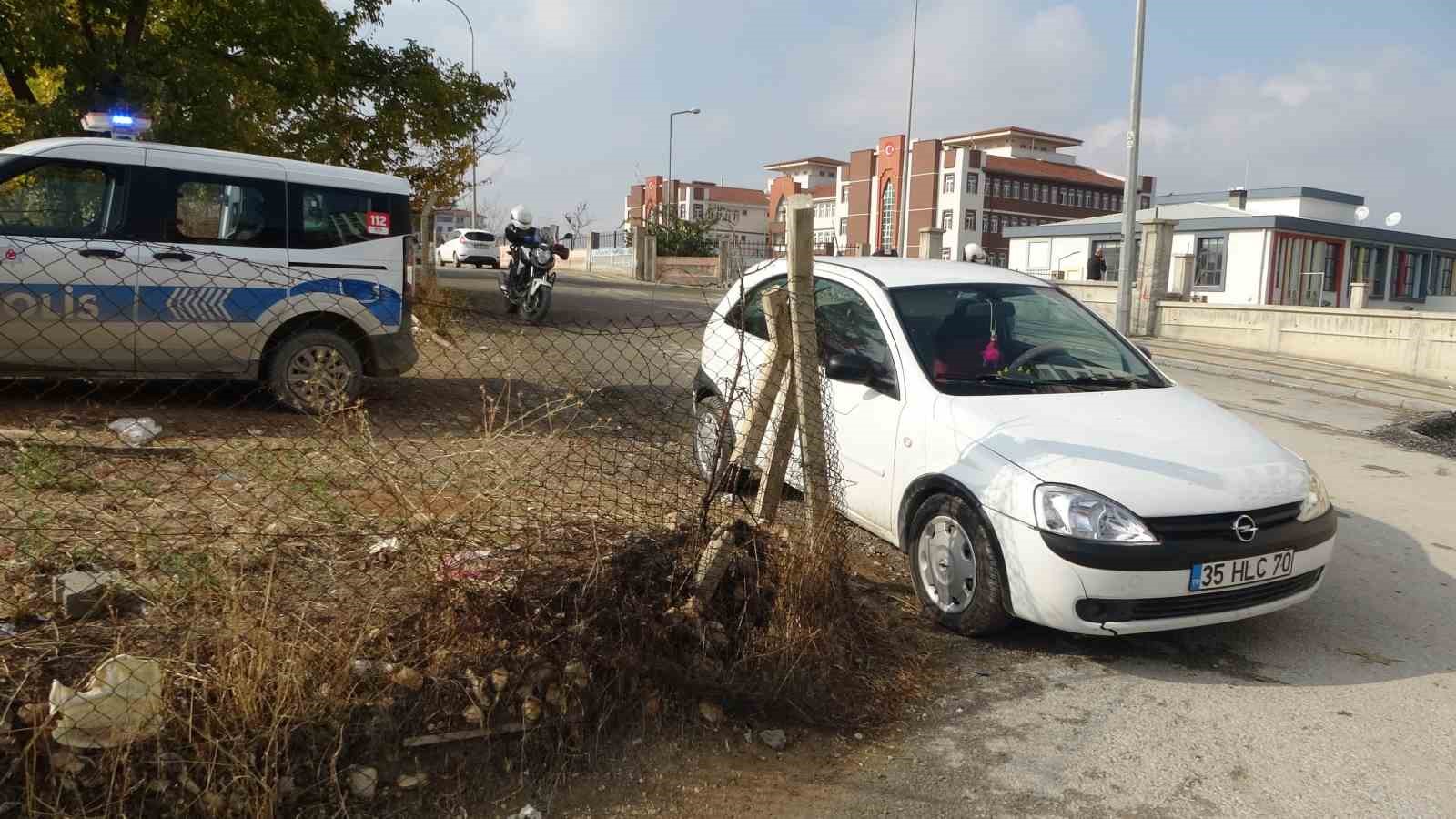 Kontrolden &ccedil;ıkan ara&ccedil; &ouml;ğrencilerin arasına daldı: 8 yaralı
