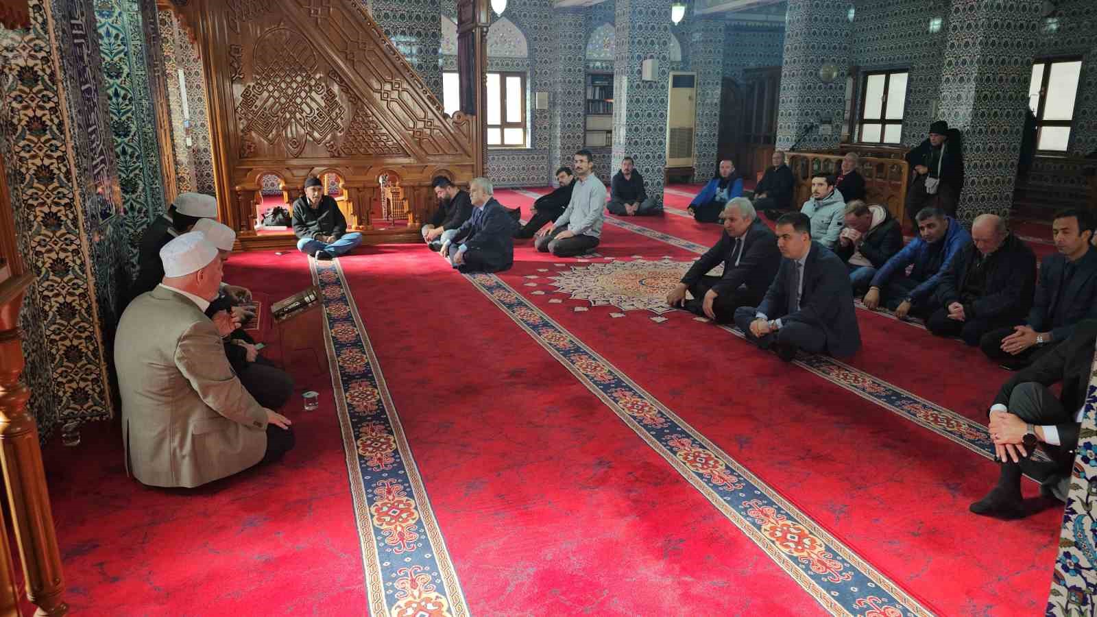 Fırtınada batan Kafkametler&rsquo;in m&uuml;rettebatına gıyabi cenaze namazı kılındı
