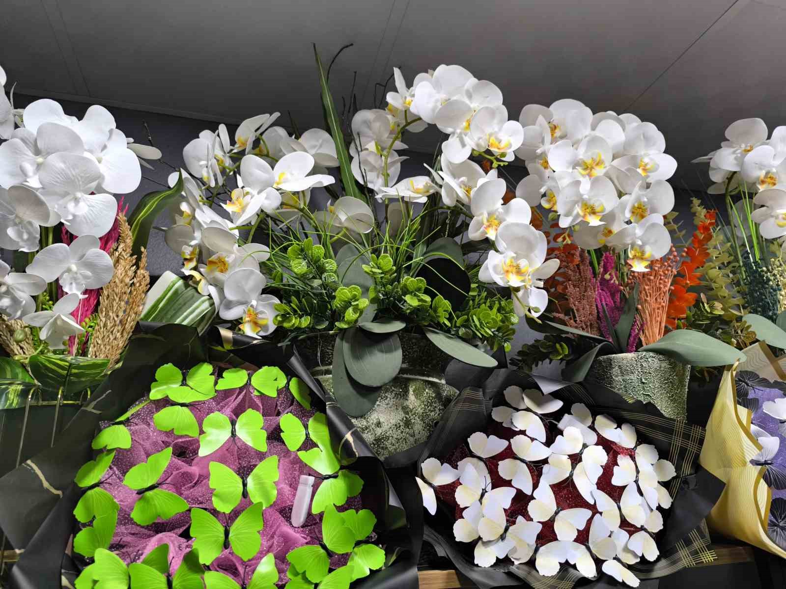 &Ccedil;i&ccedil;ek&ccedil;ilerde &Ouml;ğretmenler G&uuml;n&uuml; yoğunluğu
