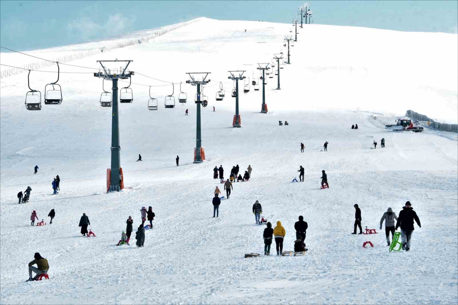 Kış turizminin gözdesi “Akdağ Kayak Merkezi” sezona hazır