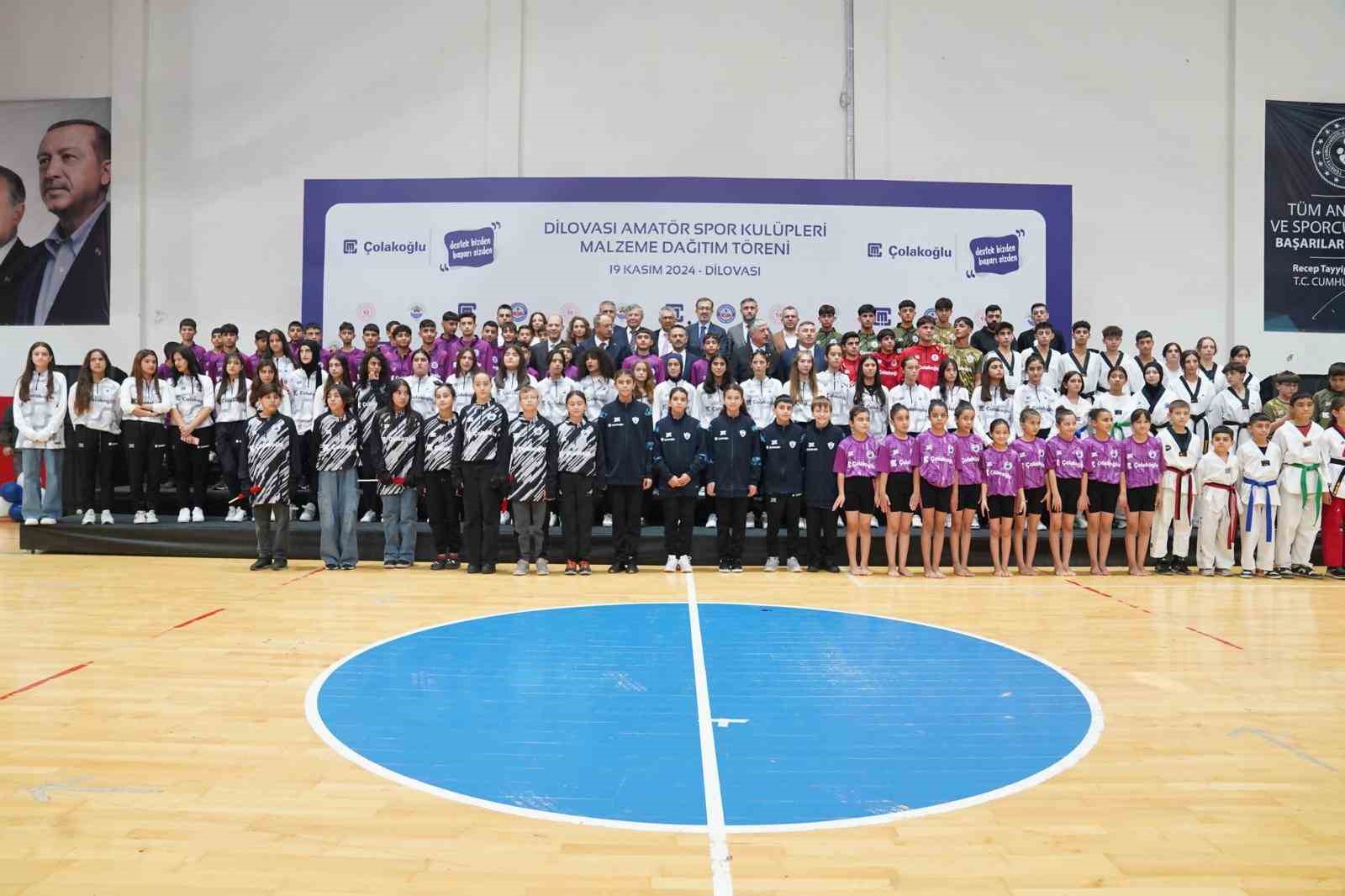 &rsquo;Dilovası Amat&ouml;r Spor Kul&uuml;pleri Malzeme Desteği Dağıtım T&ouml;reni&rsquo; ger&ccedil;ekleşti
