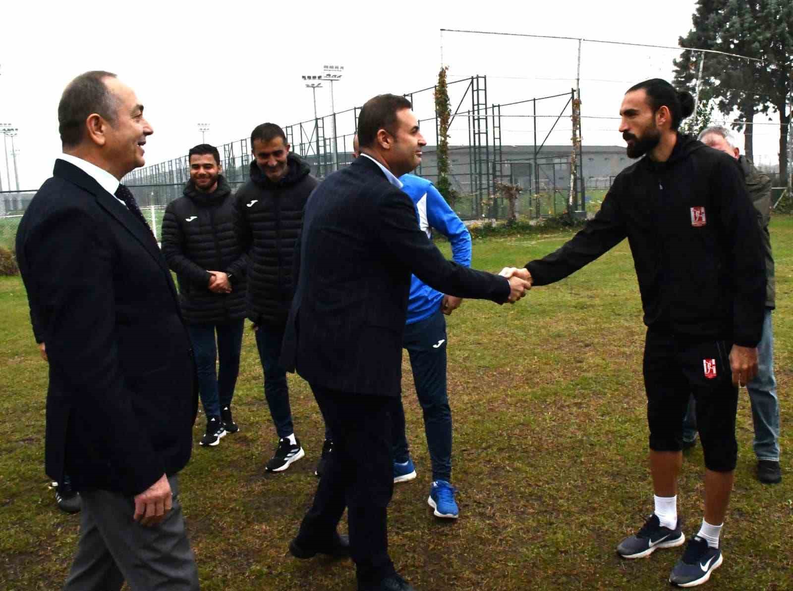 Balıkesir B&uuml;y&uuml;kşehir Belediye Başkanı Ahmet Akın, Balıkesirspor Kul&uuml;b&uuml;&rsquo;n&uuml; ziyaret etti
