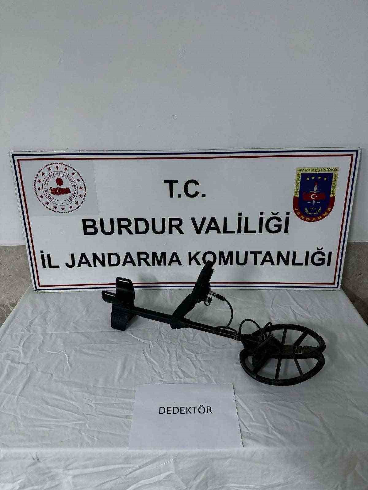 Burdur’da jandarmanın 18 günlük operasyonlarında yakalanan 5 şüpheli tutuklandı
