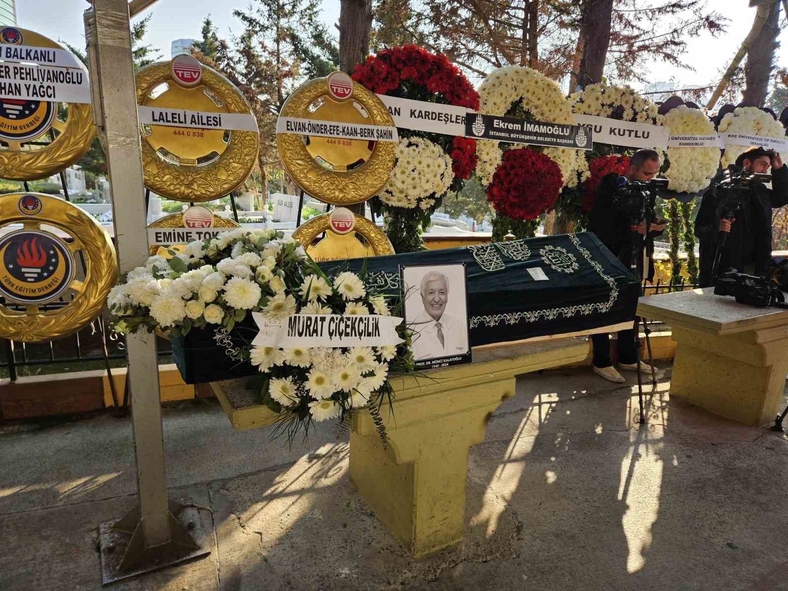 Karaciğer nakli yapan ilk T&uuml;rk doktor Prof. Dr. M&uuml;nci Kalayoğlu son yolculuğuna uğurlandı
