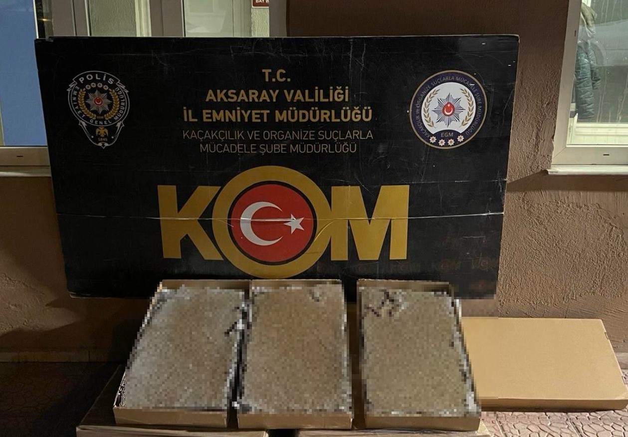 Aksaray&rsquo;da ka&ccedil;ak sigara ve makaron ele ge&ccedil;irildi
