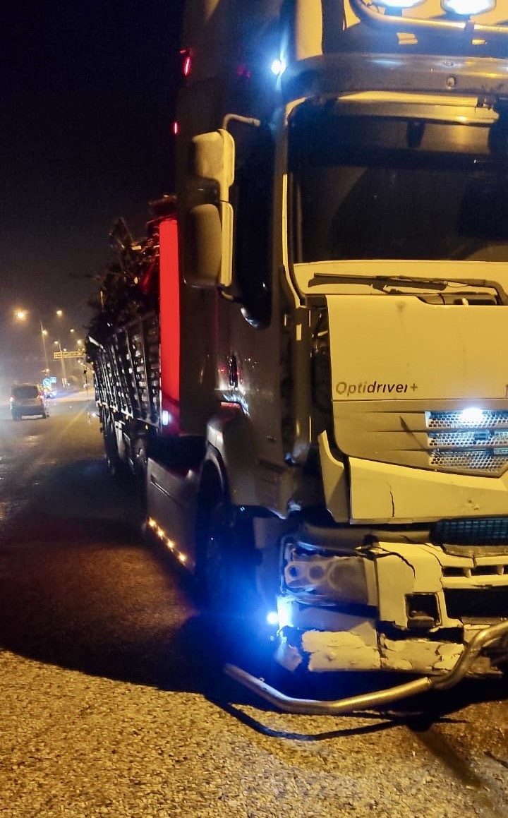 Doğanşehir&rsquo;de tır ile otomobil &ccedil;arpıştı: 1 yaralı
