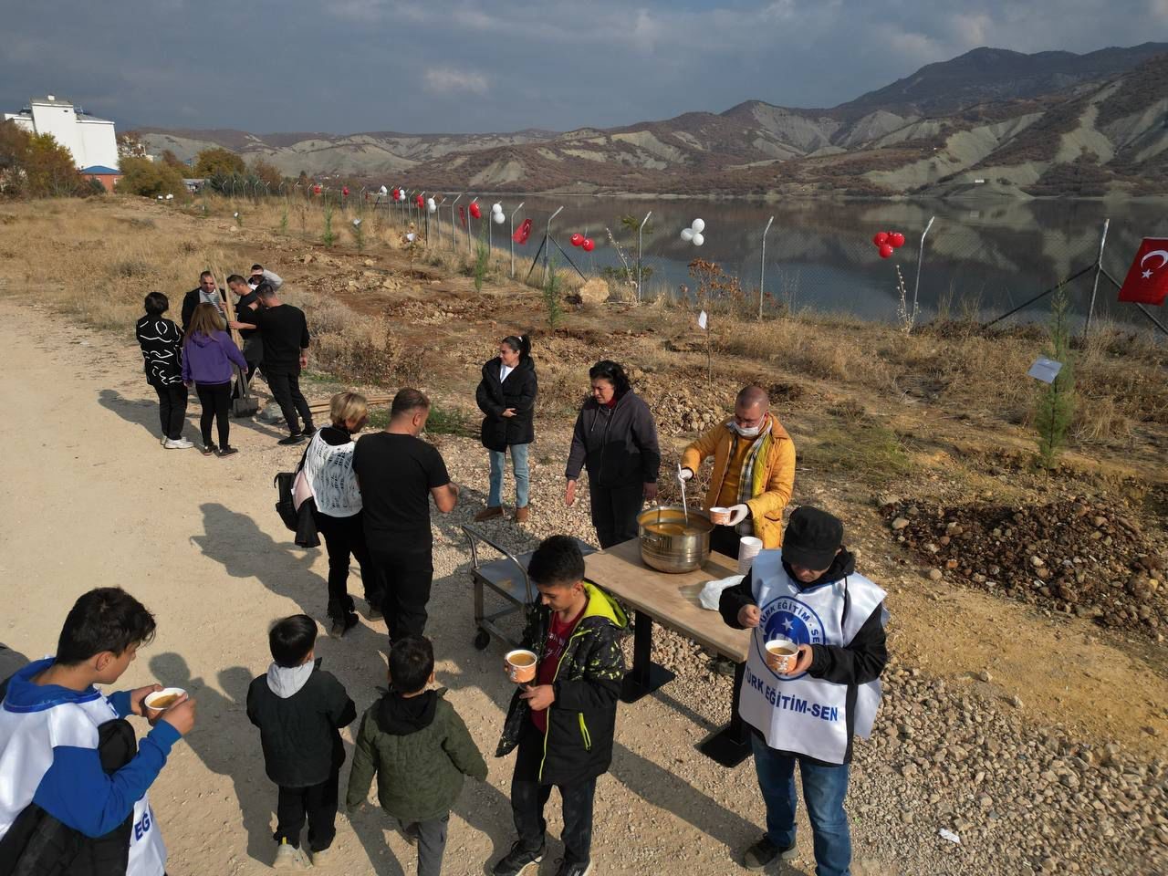 Tunceli’de şehit öğretmenler adına fidan dikildi