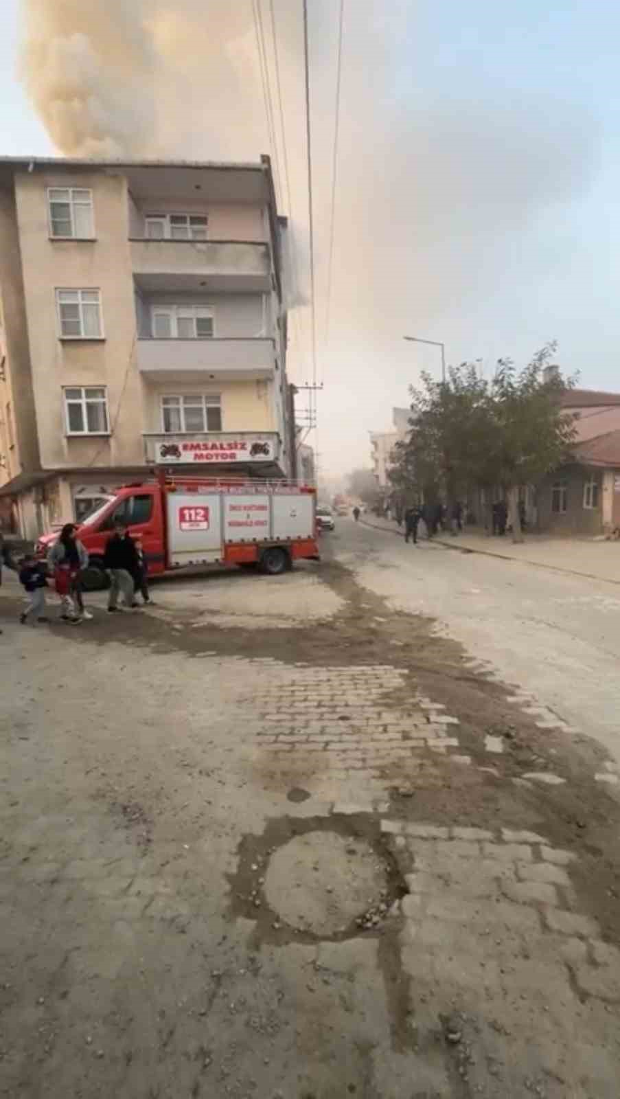 Edirne’de çatı yangını paniğe neden oldu
