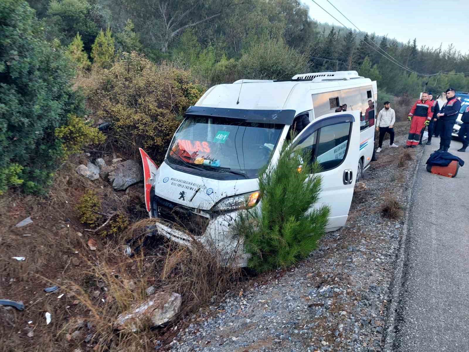 Minibüs şarampole girdi: 8 yaralı