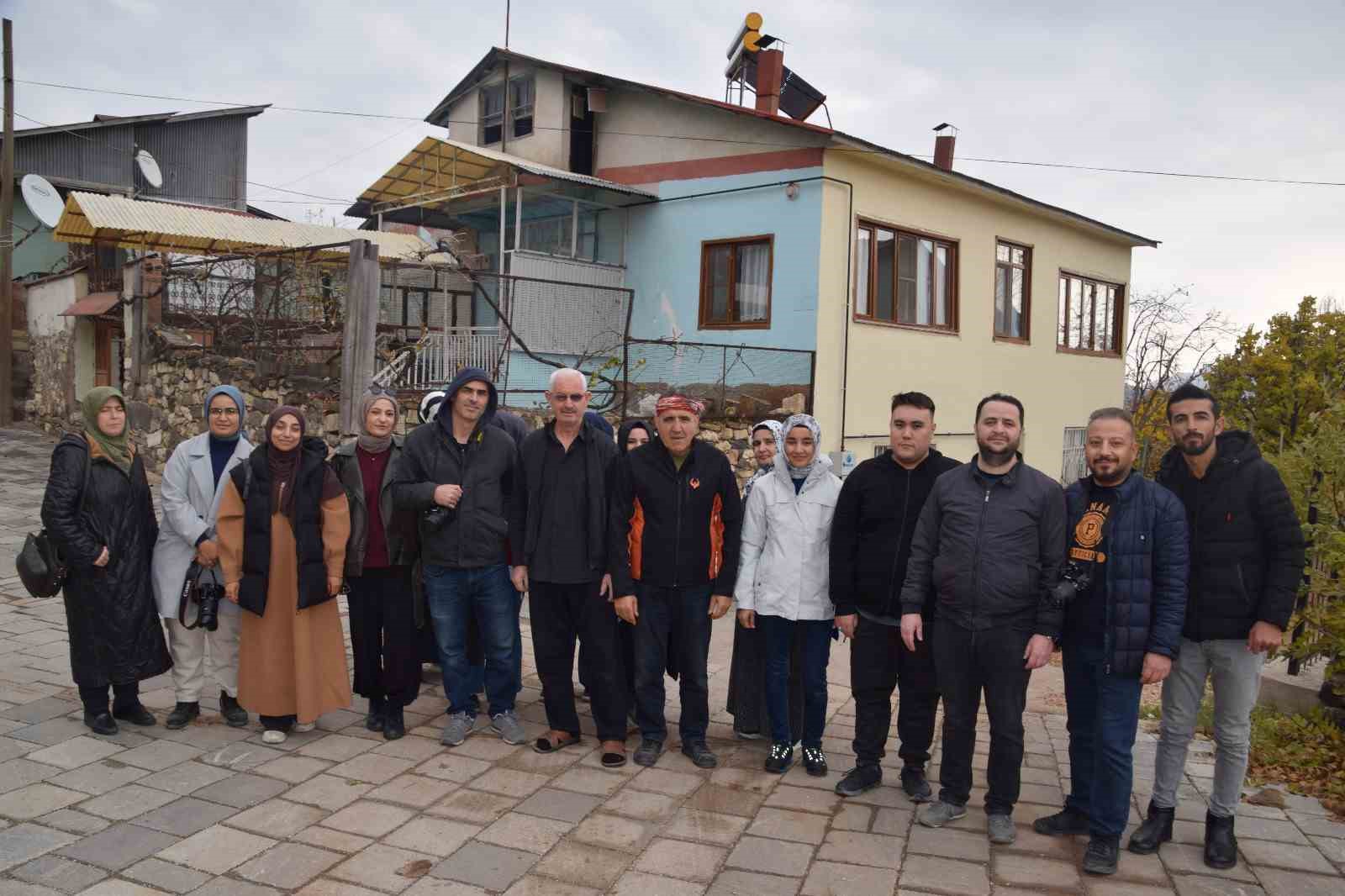 Fotoğrafçılar Arapgir’de hem tarihe hem de sonbahara doydular
