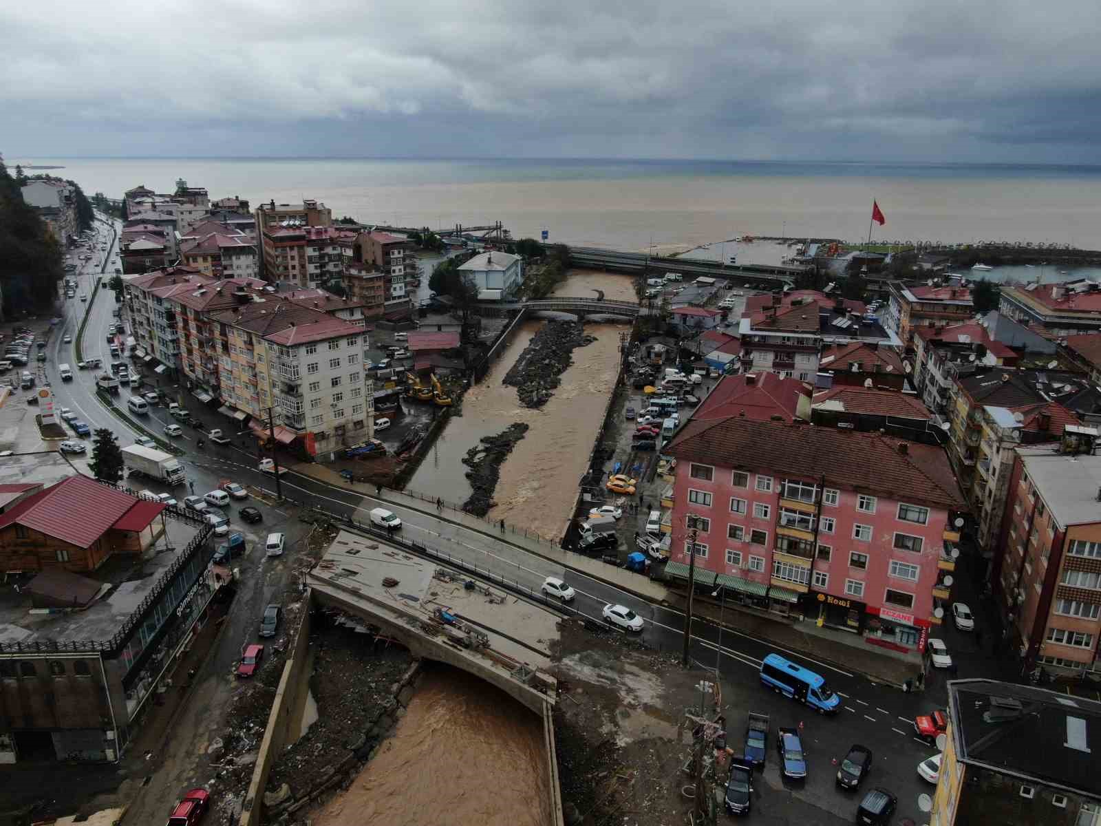 Prof. Dr. Ayberk Kaya: “Depremlerin meydana getirdiği titreşimler heyelana neden olmakta”
