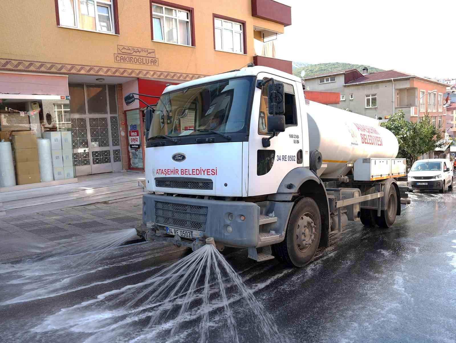 Ataşehir’de temizlik hareketi: Günlük 500 tona yakın çöp toplanıyor
