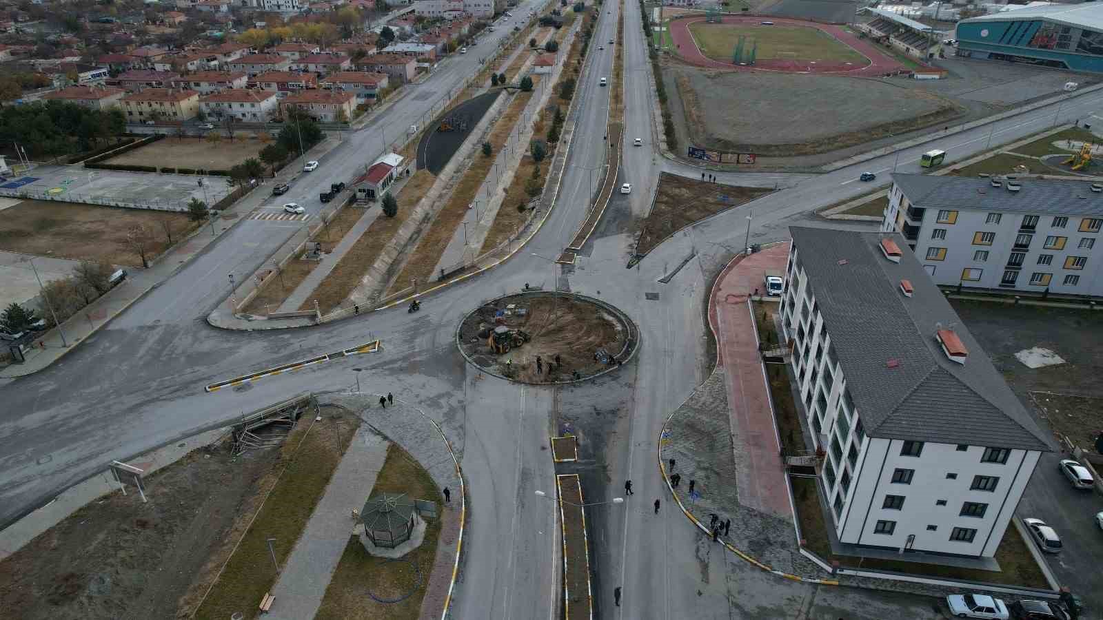 Geçit Yerleşkesi Dönel Kavşağı yapımı çalışmalarında sona gelindi
