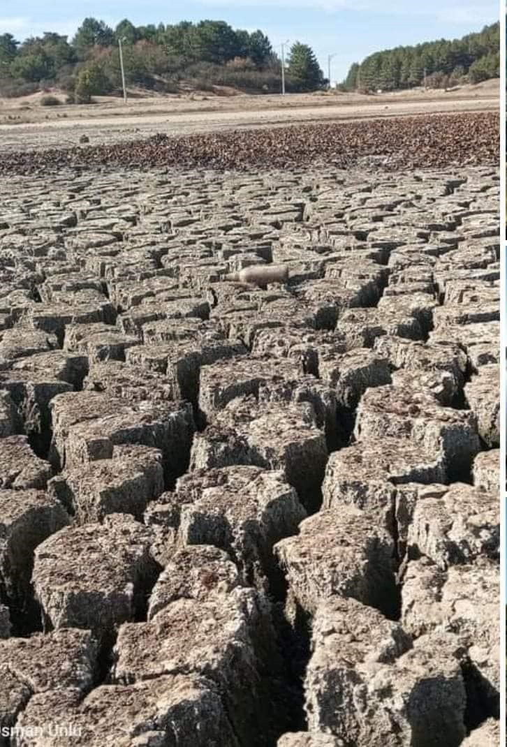 Kuruyan Yayla Gölünü besleyen kanalların bakımına başlandı
