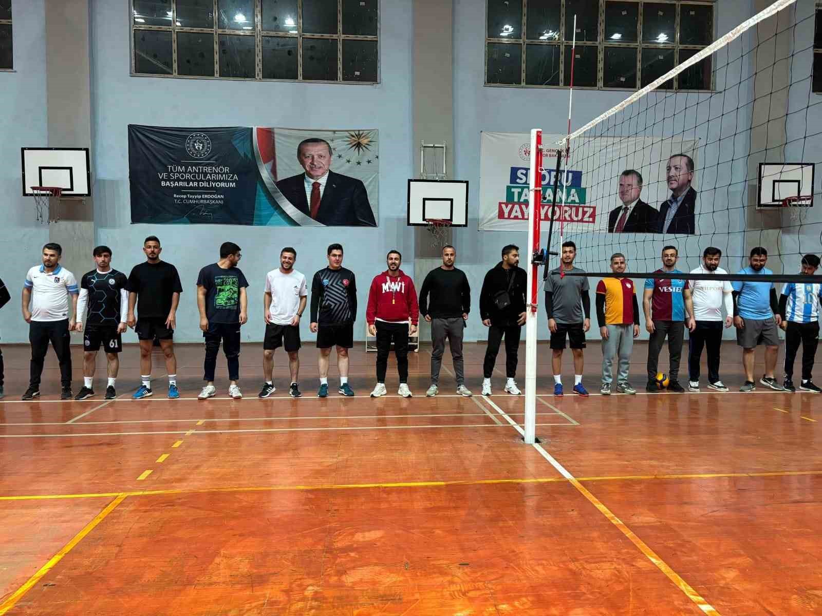 Patnos’ta 24 Kasım Öğretmenler Günü kapsamında Voleybol Turnuvası düzenlendi
