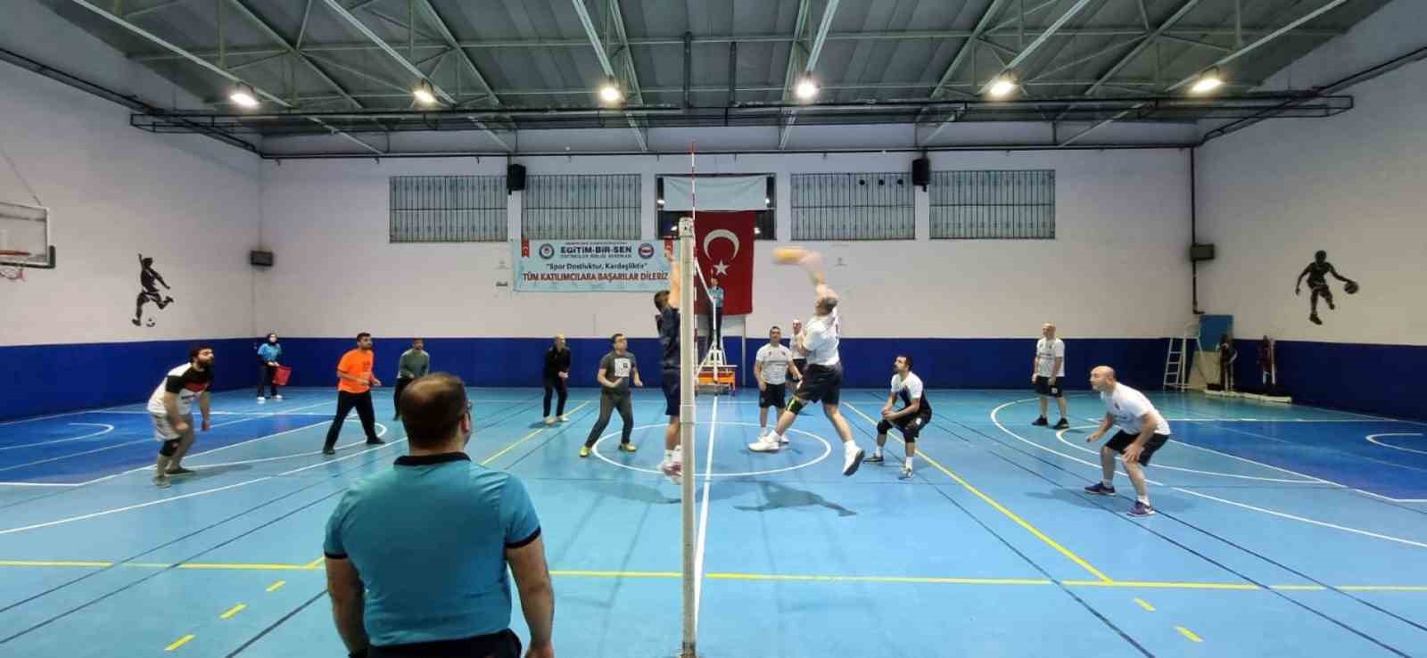 K&uuml;tahya&rsquo;da &rsquo;eğitim &ccedil;alışanları voleybol turnuvası&rsquo; başladı
