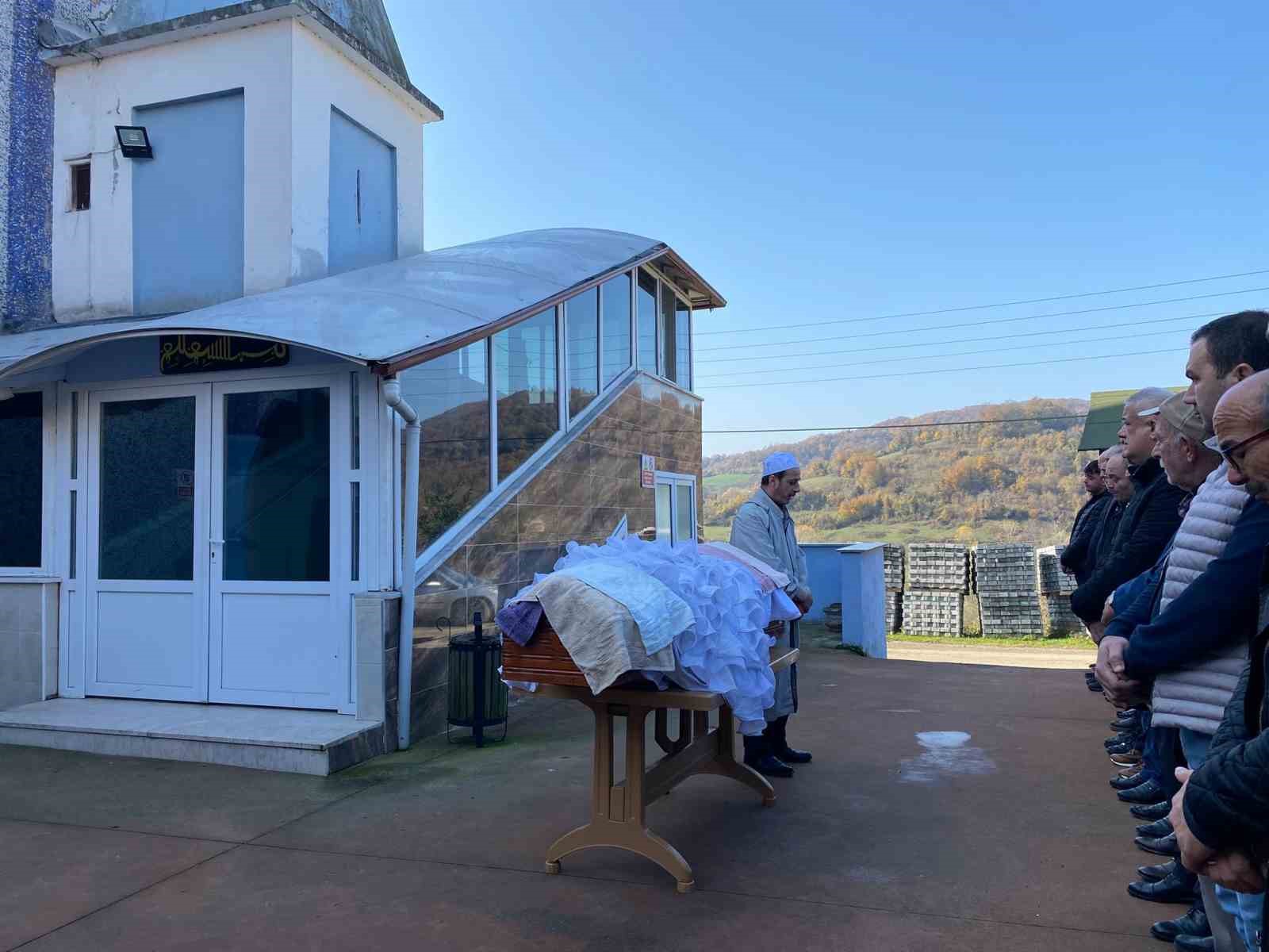 Evinde ölü bulunan genç sağlık çalışanı Zonguldak’ta defnedildi