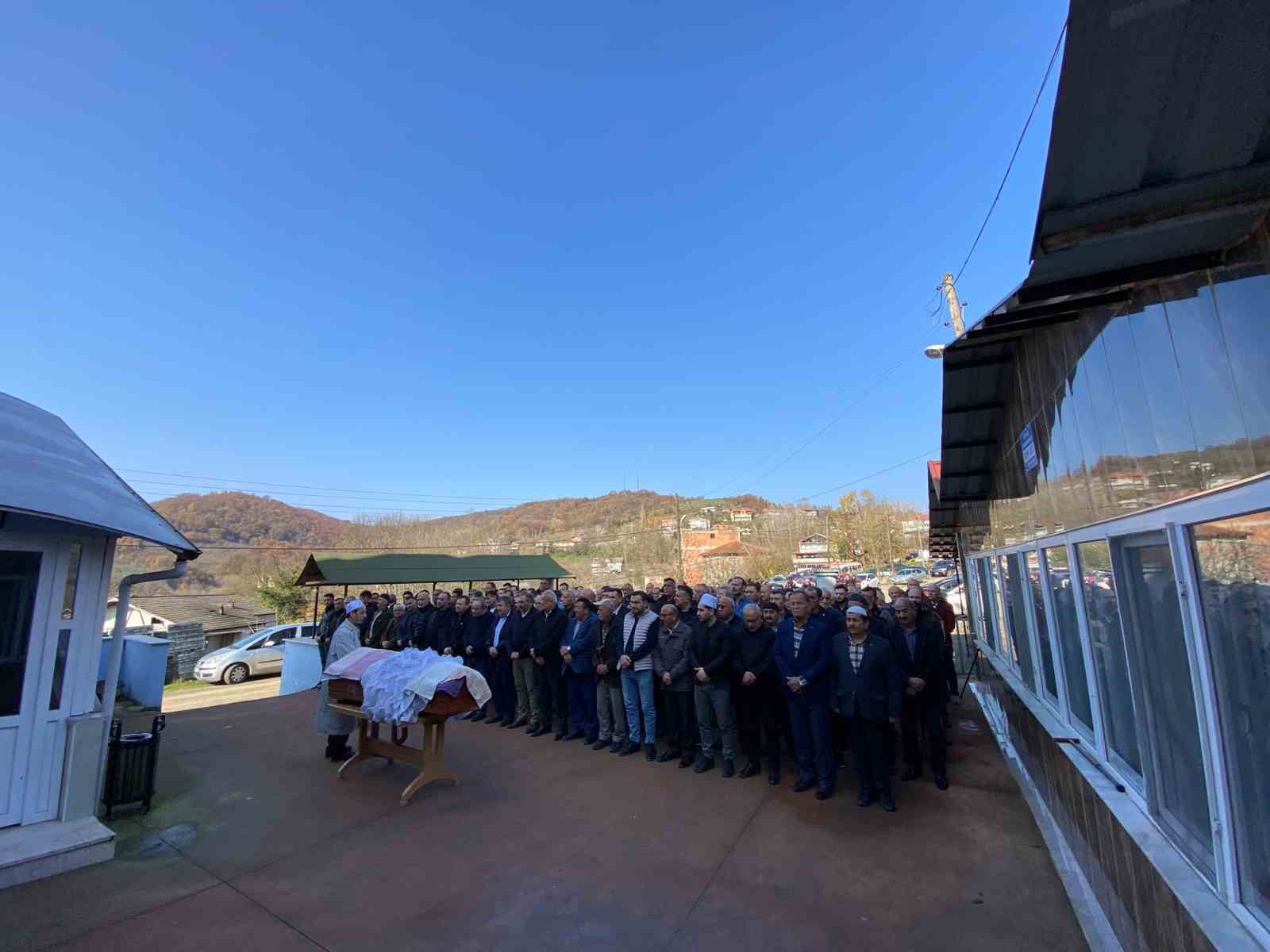Evinde &ouml;l&uuml; bulunan gen&ccedil; sağlık &ccedil;alışanı Zonguldak&rsquo;ta defnedildi
