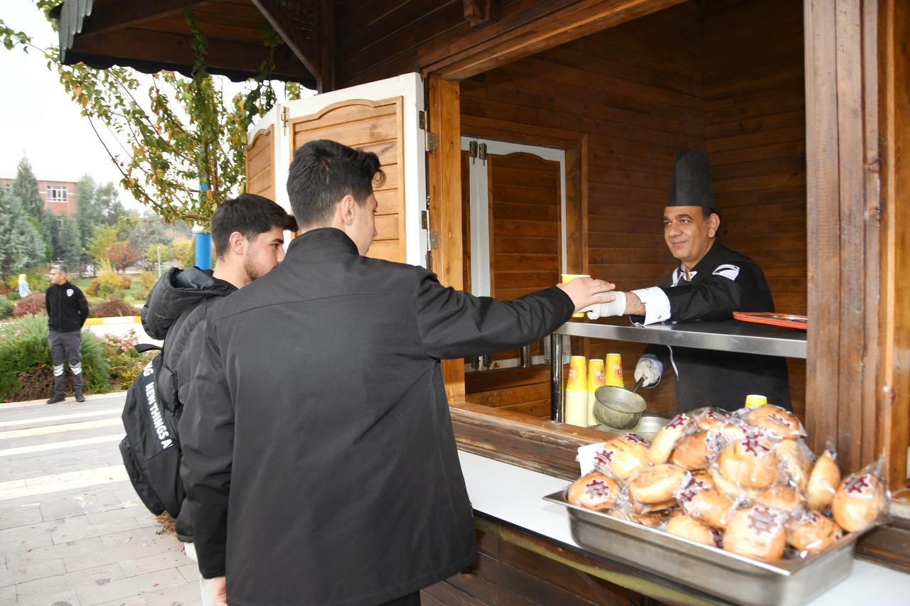 Üniversitede çorba ikramı başladı
