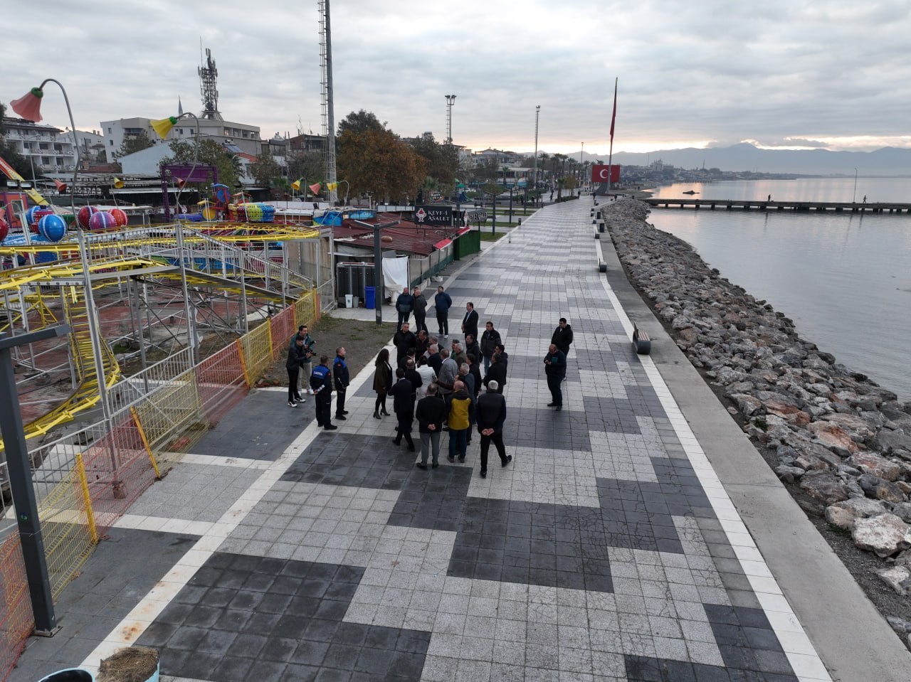 Ak&ccedil;ay kordonunda b&uuml;feler kaldırıldı, &ccedil;evre d&uuml;zenleme &ccedil;alışmaları başladı
