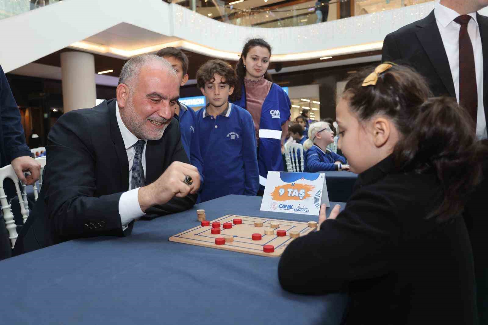 Canik’te Zeka Geliştirici Ahşap Akıl ve Strateji Oyunları El Sanatları Sergisi açıldı