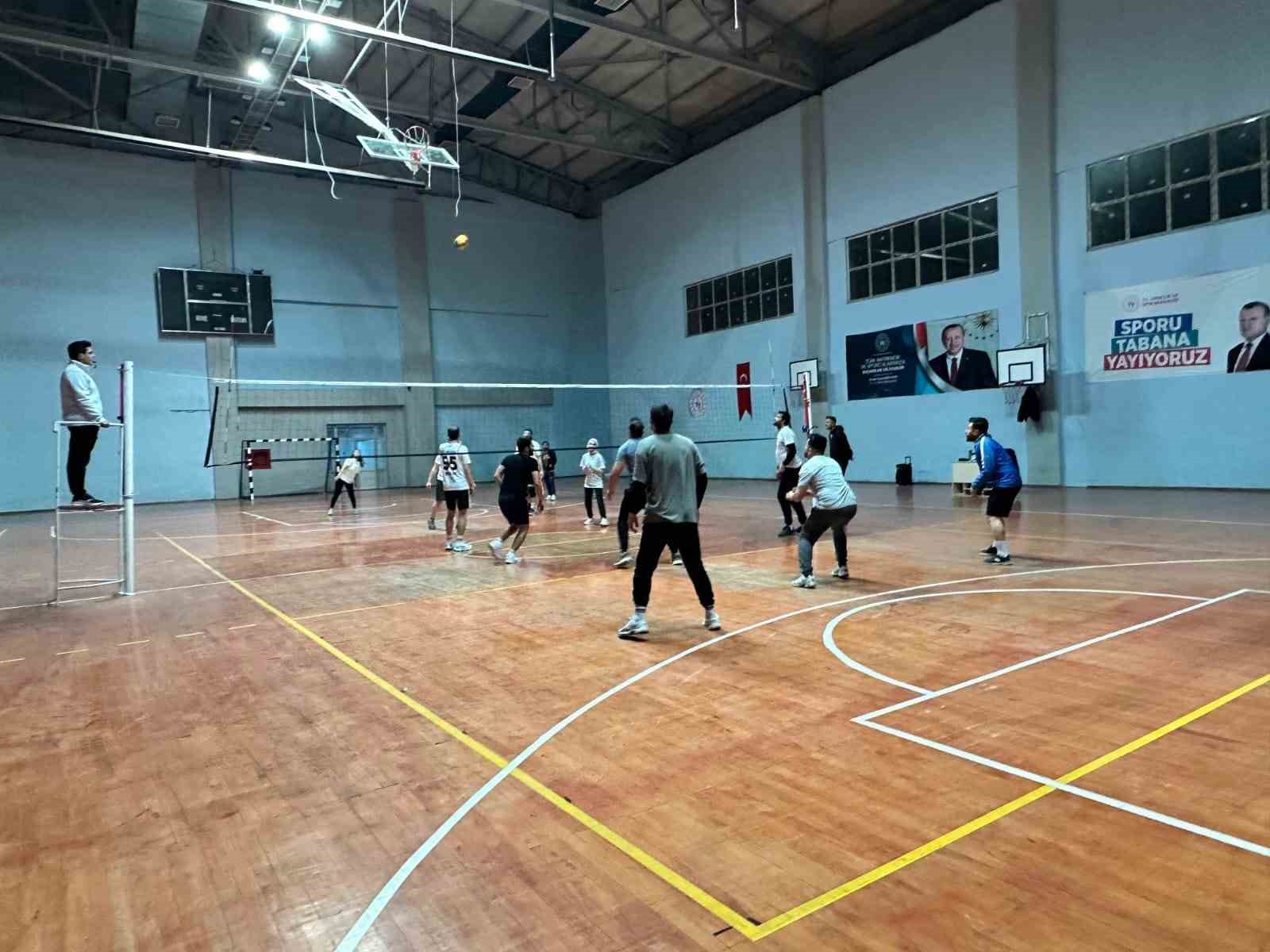 Patnos’ta 24 Kasım Öğretmenler Günü kapsamında Voleybol Turnuvası düzenlendi