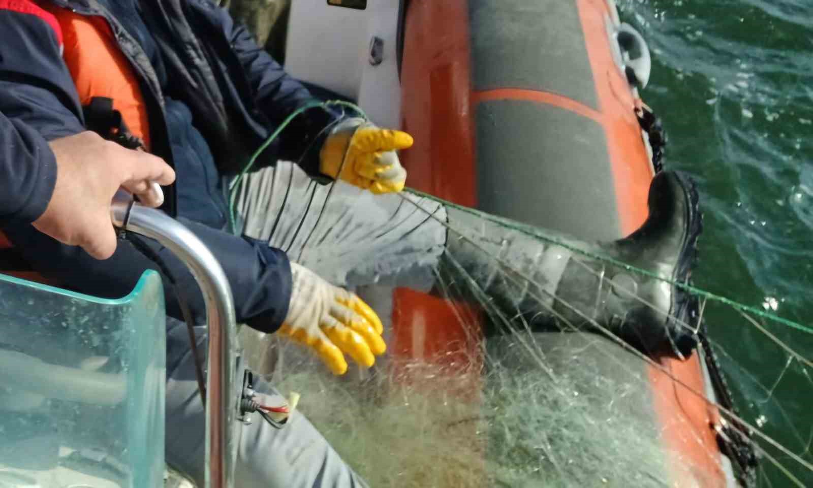 Barajdan 4 bin metre uzunluğundan hayalet ağ çıktı