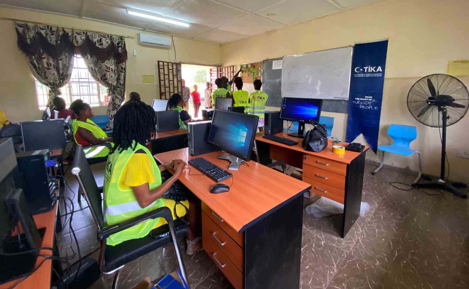 TİKA, Sierra Leone’de Mesleki Eğitime desteğini sürdürüyor