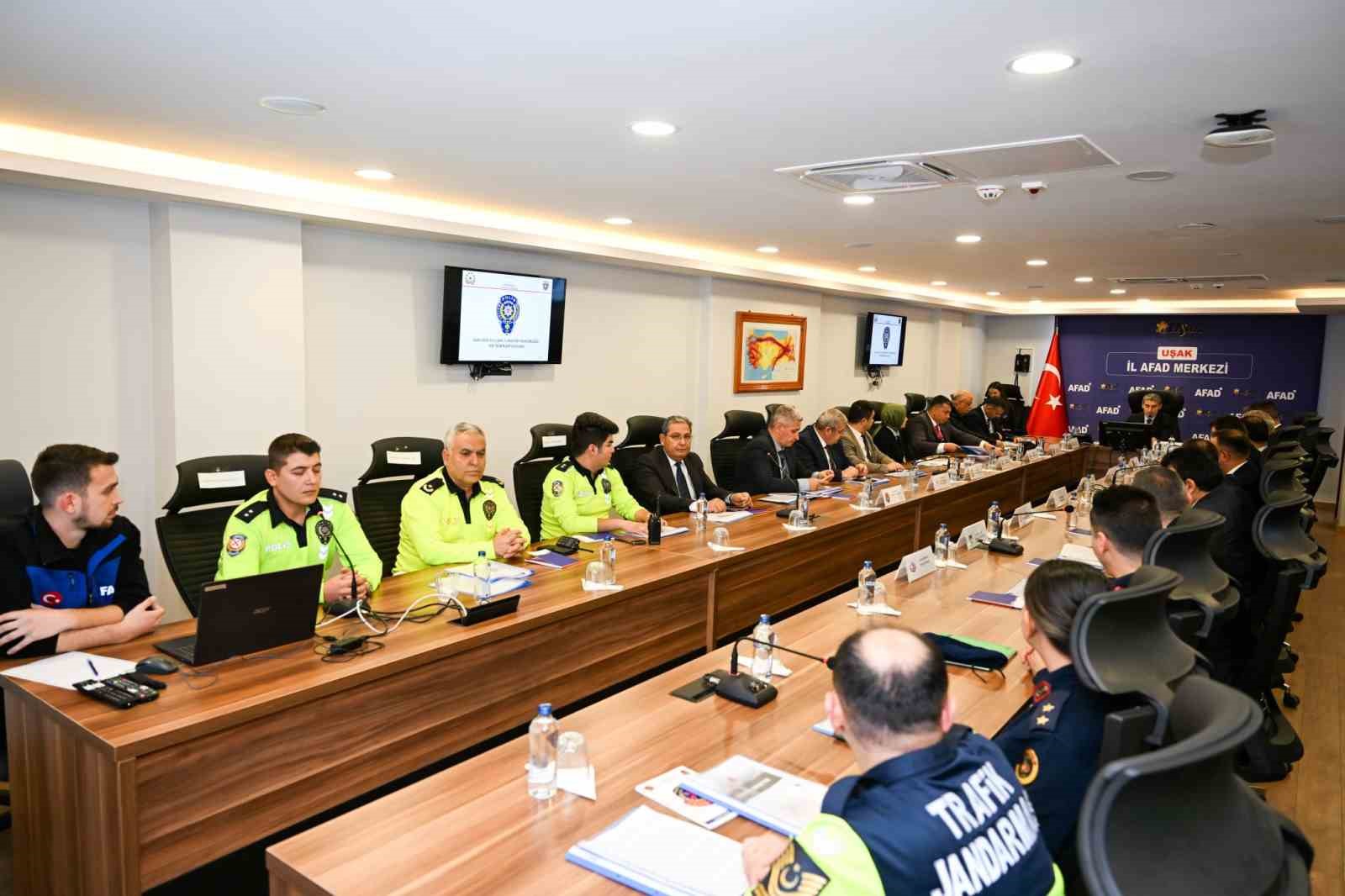 Uşak&rsquo;ta kış mevsimi trafik tedbirleri g&ouml;zden ge&ccedil;irildi
