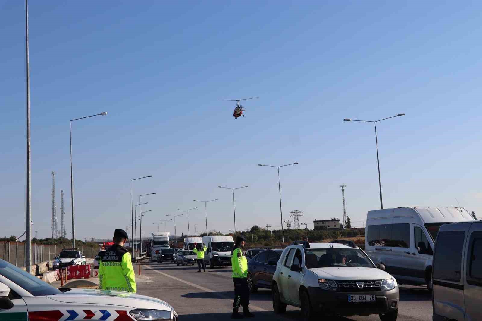 Jandarmanın havadaki gözü ’cayrokopter’ ile otoyolda denetim
