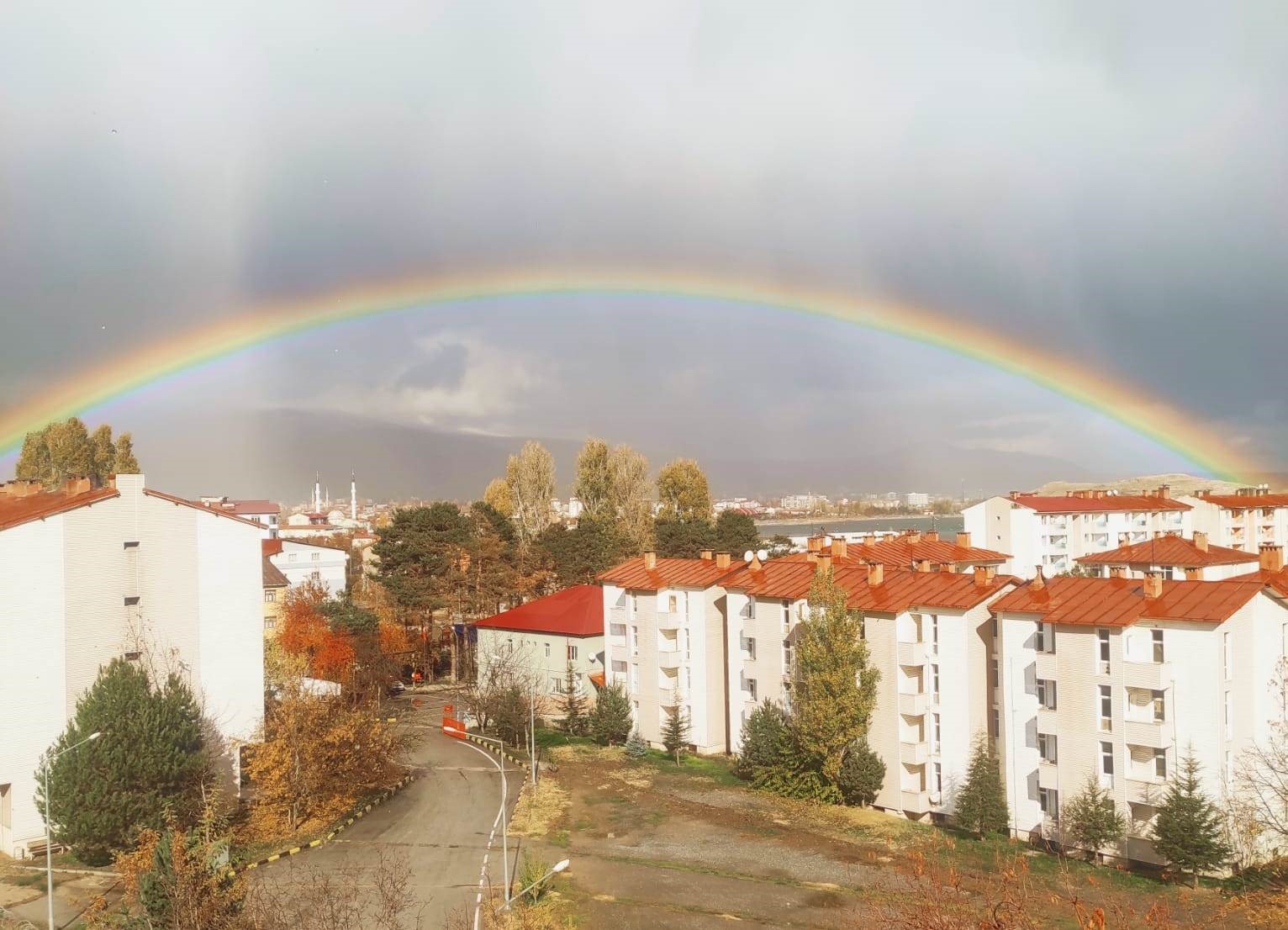 Tatvan’da “Gökkuşağı” güzelliği
