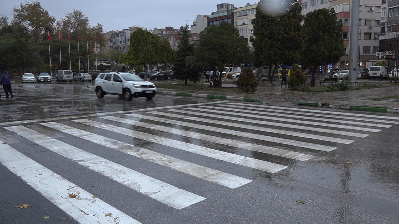 Kırklareli’nde sağanak yağış etkili oluyor
