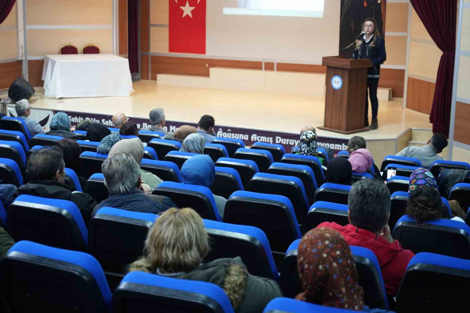 Edremit’te “En İyi Narkotik Polis Anne” semineri verildi
