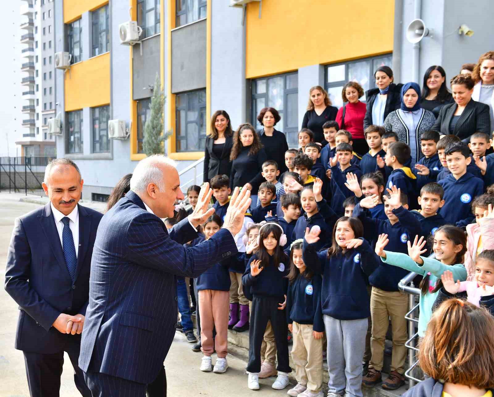 Vali Zorluğlu, öğrencilerle bir araya geldi