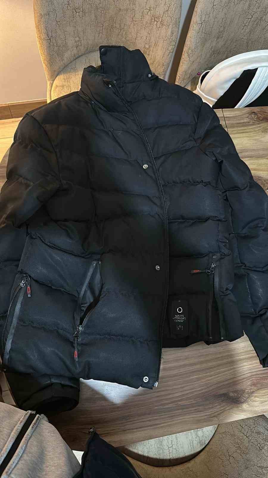 AK Parti il&ccedil;e binasına taşlı saldırı d&uuml;zenleyen şahıs yakalandı
