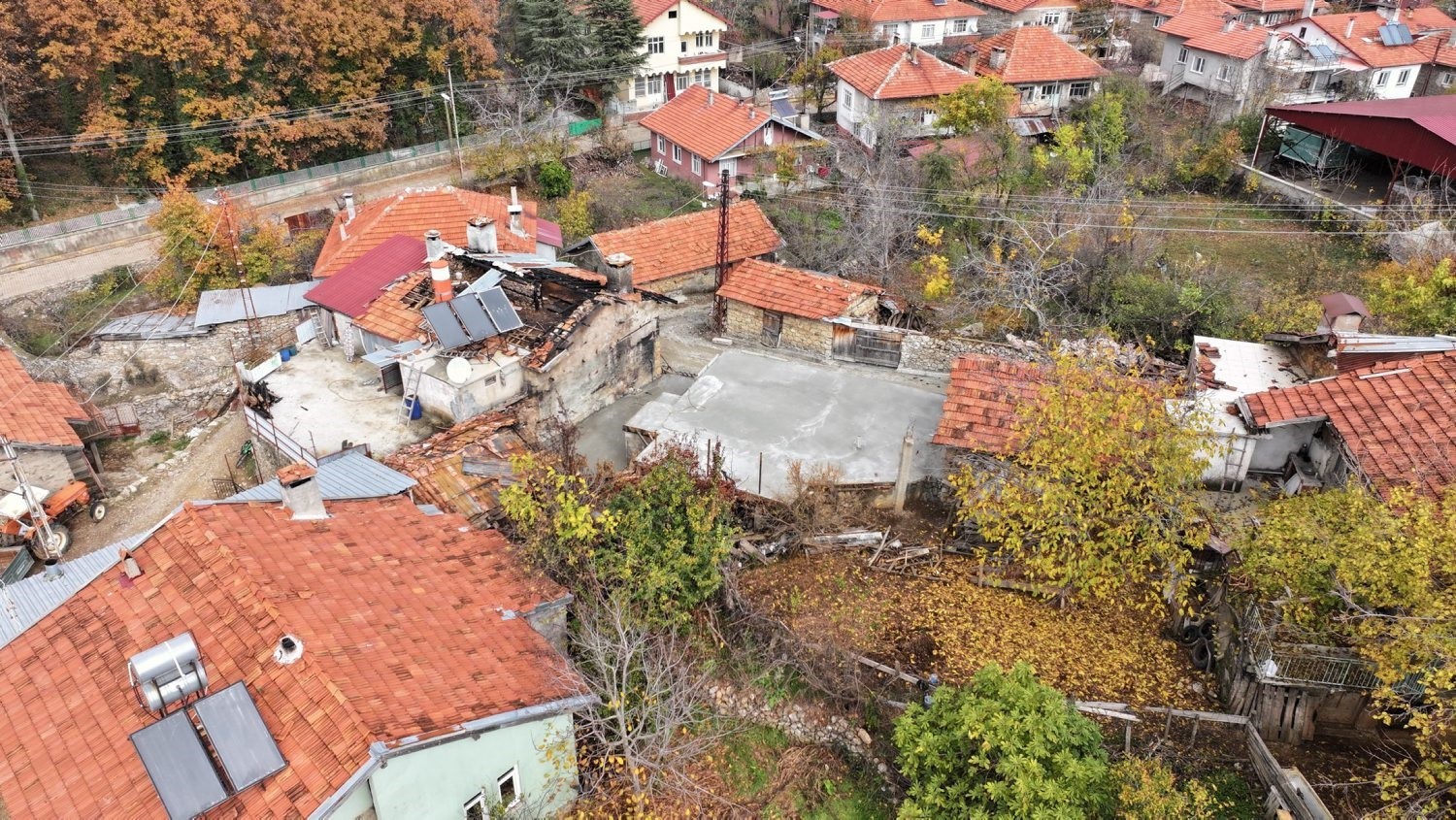 Yangında evini kaybeden yaşlı kadın yeniden sıcak yuvasına kavuşacak
