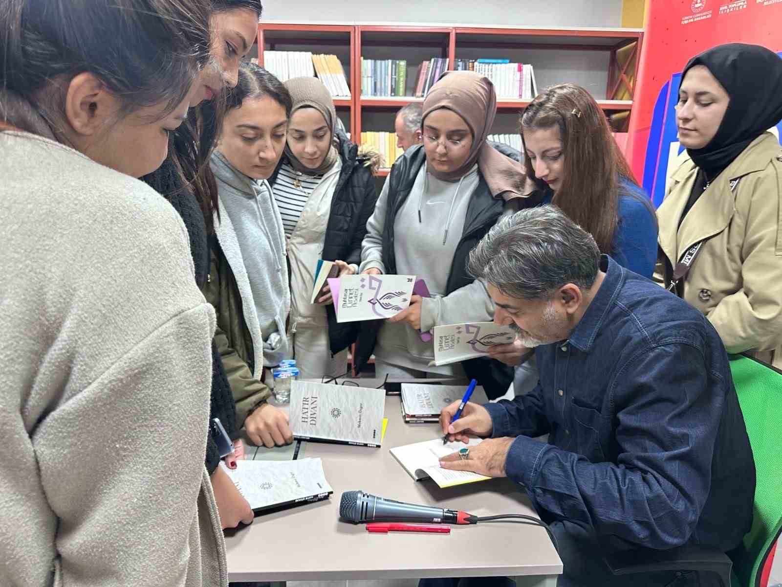 Prof.Dr. Mehmet Özger ile ’Hayata şiirle bakmak’ söyleşisi ilgi gördü
