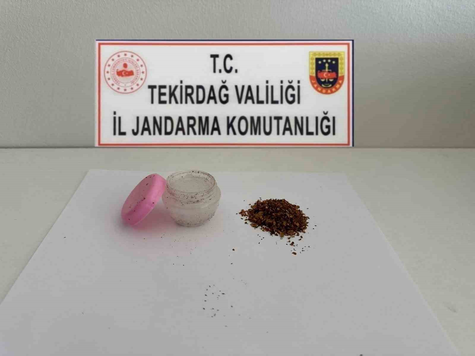Tekirdağ&rsquo;da uyuşturucu operasyonları: 3 ayrı olayda bonzai, esrar ve metamfetamin ele ge&ccedil;irildi
