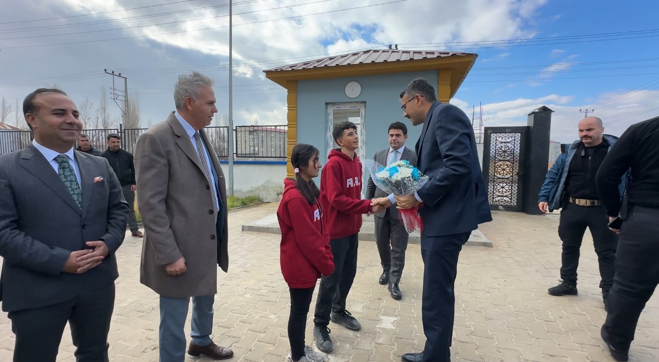 Yüksekova’da çukur olaylarında yıkılan okul yeniden inşa edildi
