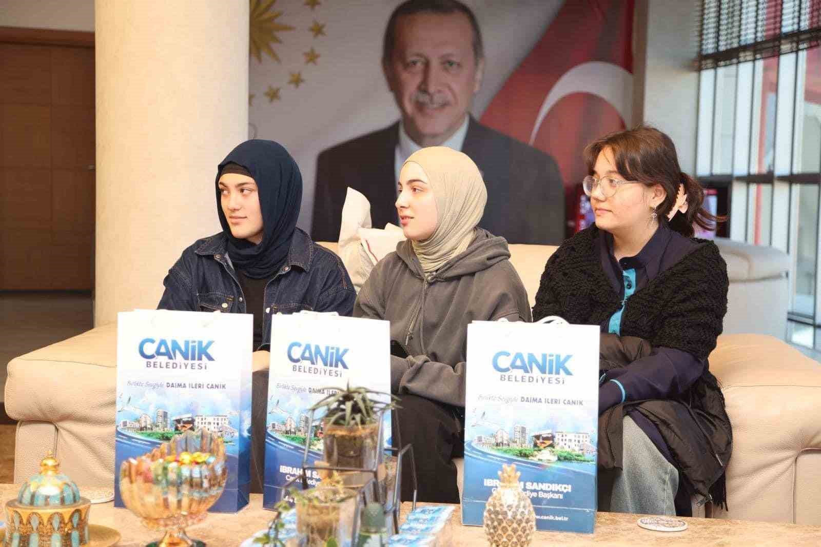 Başkan Sandıkçı: "Geleceğimizi güçlü kılmanın yolu donanımlı nesilleri toplumumuza kazandırmak"
