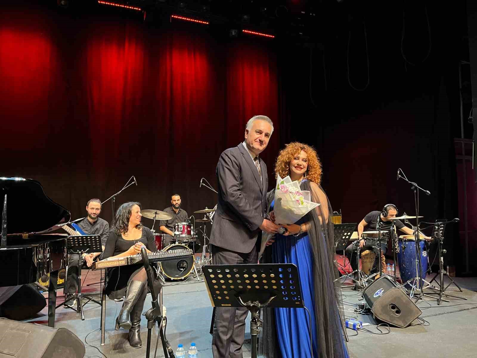 "Dünya sesleri Bursa’da" konserleri Lena Chamamyan ile başladı
