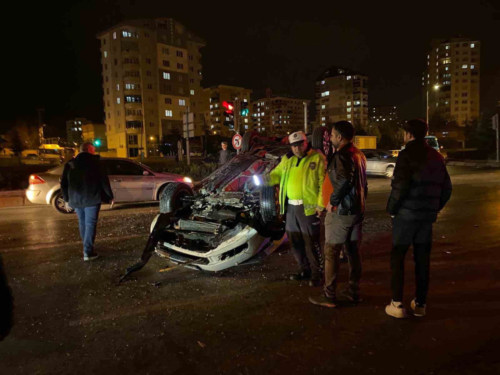 Takla atan otomobilinin kapıları zarar görmesin diye vinç getirtti
