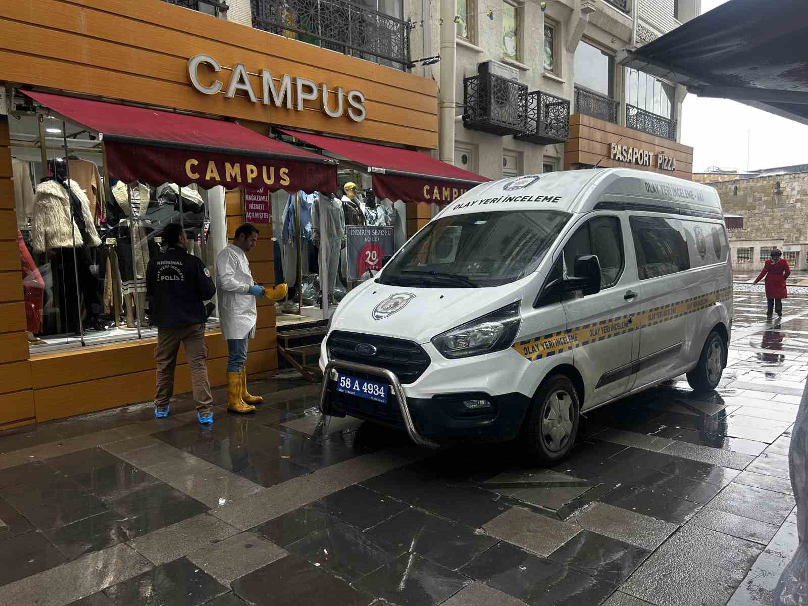 Dershane çatısında yangın: Öğretmen ölü olarak bulundu
