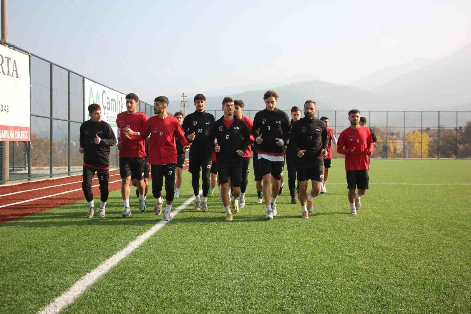 Çeşme’yi deplasmanda yenen Denizli İdmanyurdu, Torbalıspor maçına hazırlanıyor
