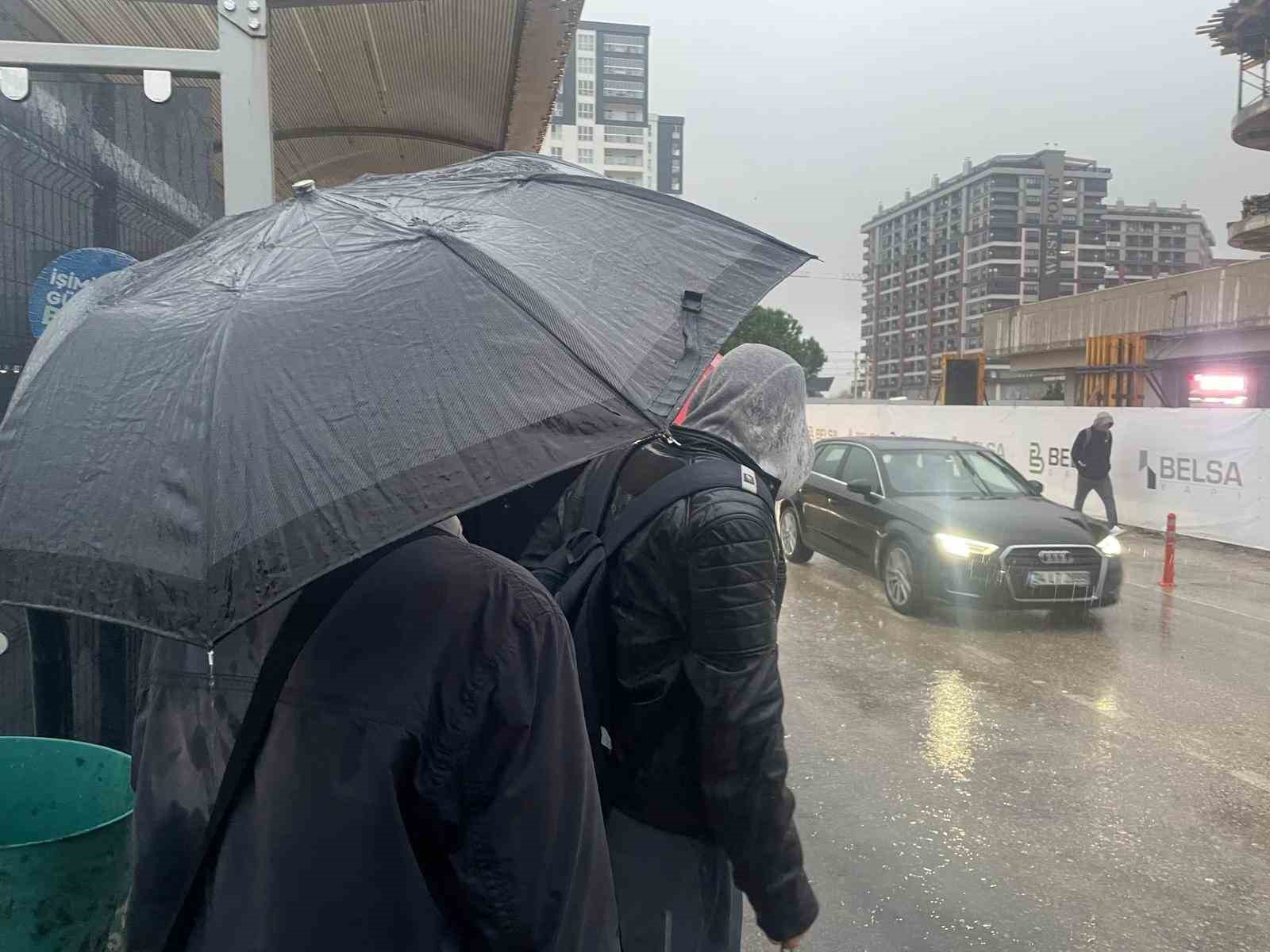 Bursa aylık ortalama yağışın yarısını bir günde aldı
