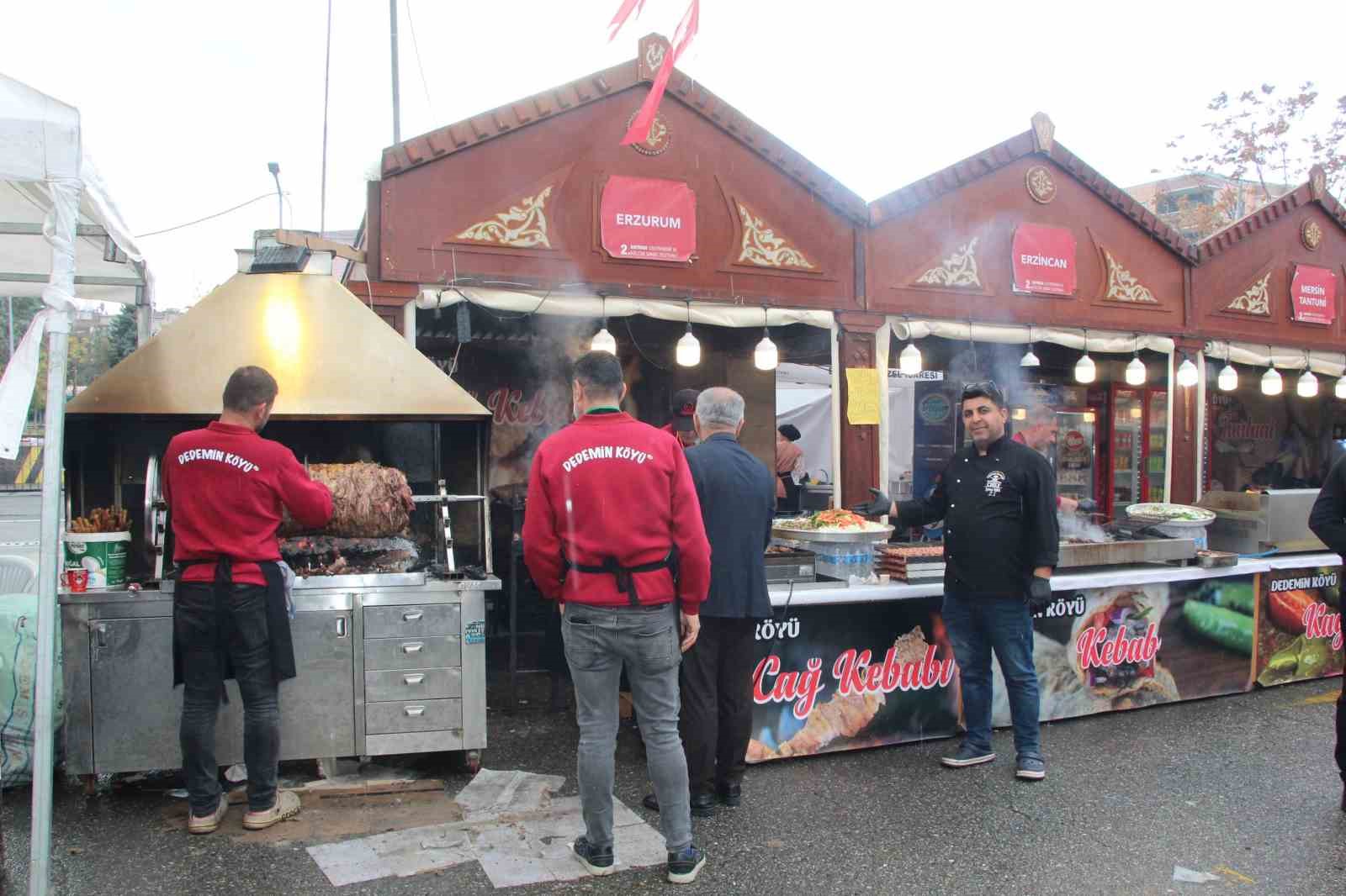 Batman’da gastronomi festivalinde Erzurum çağ kebabına yoğun ilgi
